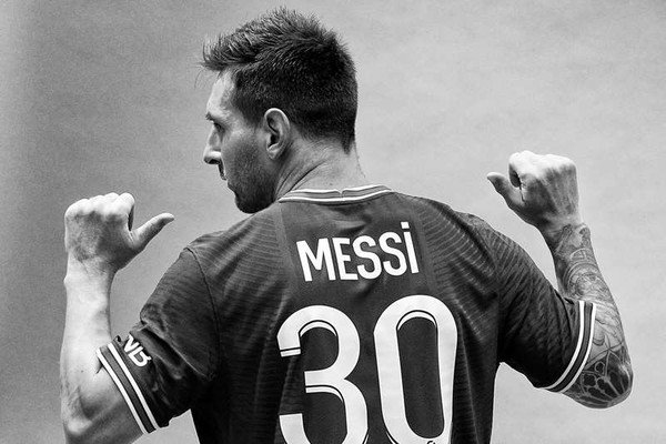 cnt_pr's tweet photo. 🔴 URGENTE 
Morre aos 39 anos, o jogador argentino Lionel Nessi, animador de circo e sósia de Lionel Messi https://t.co/M9lRY2XUG9