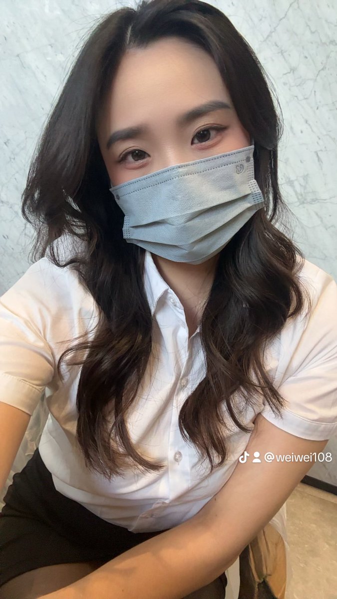 Bvavefg's tweet photo. 禮拜一上班就好想回家🥹
#絲襪控 #腿控 #OL #秘書 https://t.co/0pwkVLopXV