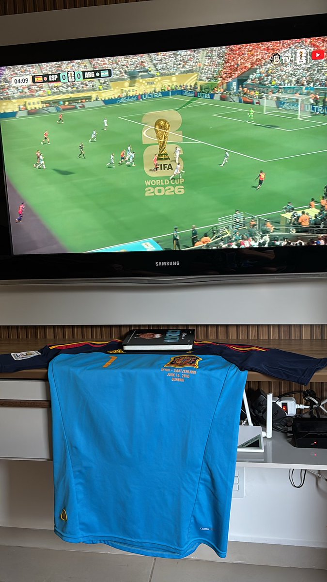 dudasjo's tweet photo. @IkerCasillas Recognize this shirt @IkerCasillas https://t.co/1chyIv1gfg