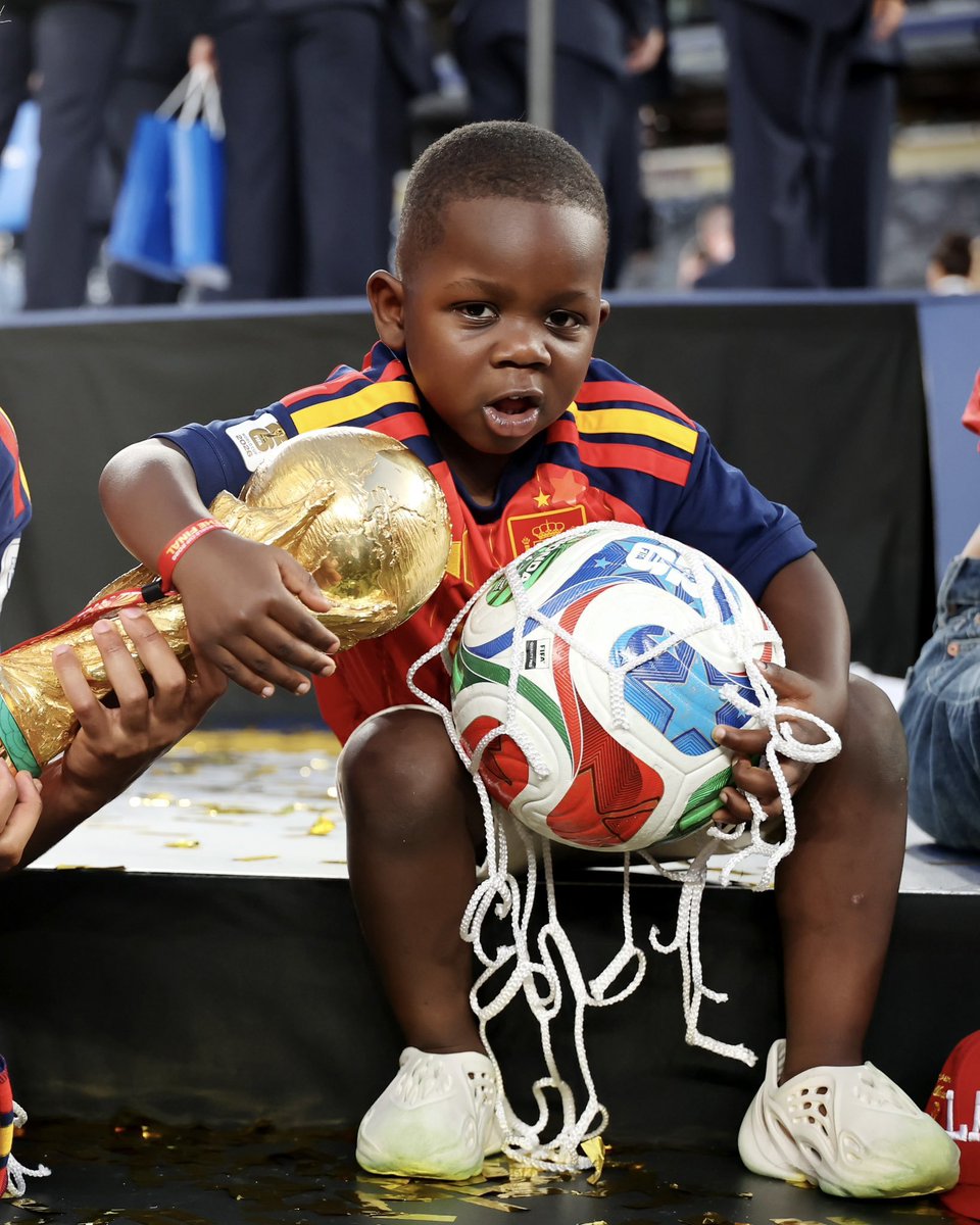 ADeeperLenz's tweet photo. Lamine's little bro is the real MVP!! https://t.co/9Yd3uFVxw0