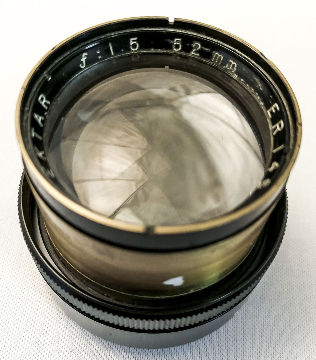oldlens's tweet photo. Kodak社を代表する大口径標準レンズである「Ektar」。今回のレンズは極めて珍しいEktarのf1.5バージョンです。焦点距離は52mm。
京都の祇園祭の宵山を全て絞り開放f1.5で撮影しました。
ものすごい人混みと暑さで辟易するのですが、なぜか行ってしまいます。1158年間続く伝統の力でしょうかねえ。 https://t.co/JN2TwZkECi