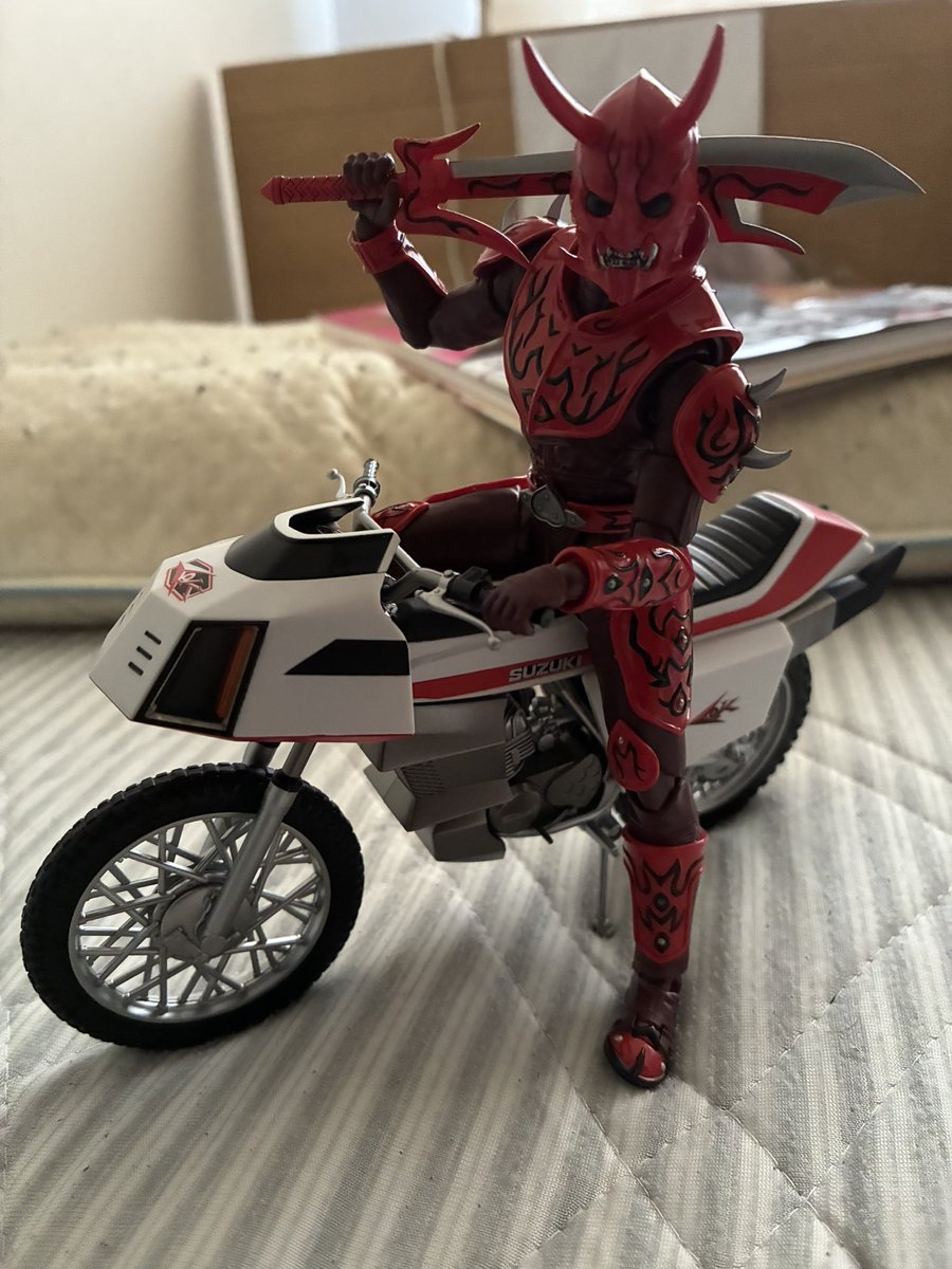 モモタロス)まぁ同じ八番目のライダーだしな。