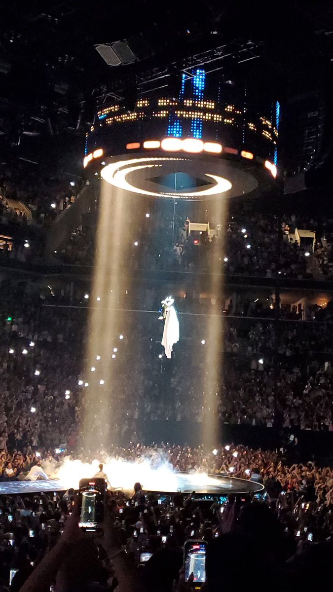 GrandeTourNews's tweet photo. Goodnight n goodbye Brooklyn ♡ https://t.co/UVMZSXdV8C