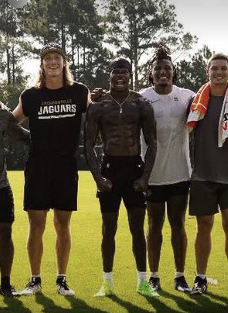 LifeandBall's tweet photo. 🚨TRAVIS HUNTER definitely been in WEIGHT ROOM https://t.co/VITObWSIV4