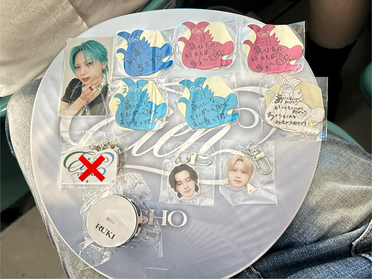 jo1_47ns's tweet photo. JO1カプセルトイ交換

【譲】画像のもの

【求】顔アクキー佐藤閉眼優先
　　與那城トレカ

7/20会場で手渡しor郵送
条件の良い方を優先させていただきますm(_ _)m

お気軽にお声掛け下さい！

#JO1交換 https://t.co/juIlnMyDpl