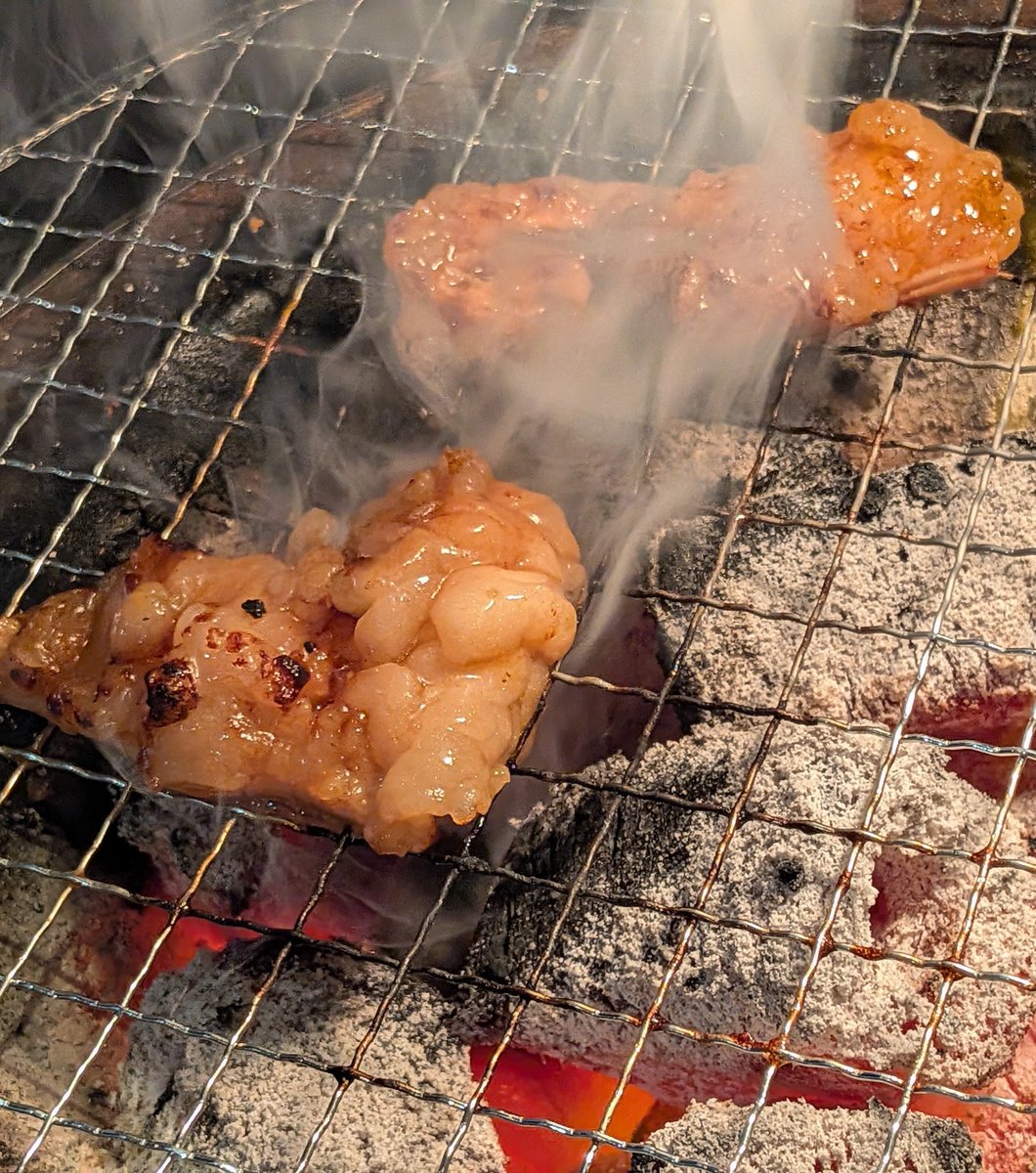 onaka_pompom's tweet photo. 一福園
一条安雪さん直伝 悪魔ホルモンに誘われて…
いやぁこの味は!! どストライクな味付けに思わず感嘆。和牛ツラミの青唐焼きもささりました。全部うまかった！ https://t.co/QAAqyzu2cr