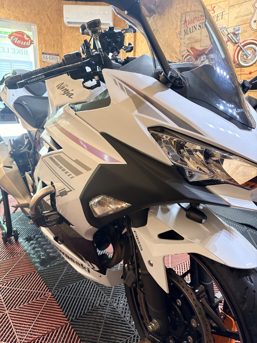 bikelean's tweet photo. Ninja400の11回目のリピーターのお客様で泡洗車させて頂きました🫧

わざわざ渋谷区からのご来店誠にありがとうございました🙇

https://t.co/S1AUuWJ6JQ
https://t.co/MwCFCmpK4F…
#bikelean #バイクリーン #洗車 #バイク洗車 #バイク洗車専門店 #バイク洗車場 #富士見市 #バイク好きと繋がりたい #バイク乗りと繋がりたい  #flhx #xl883 #z1100 #Ninja400