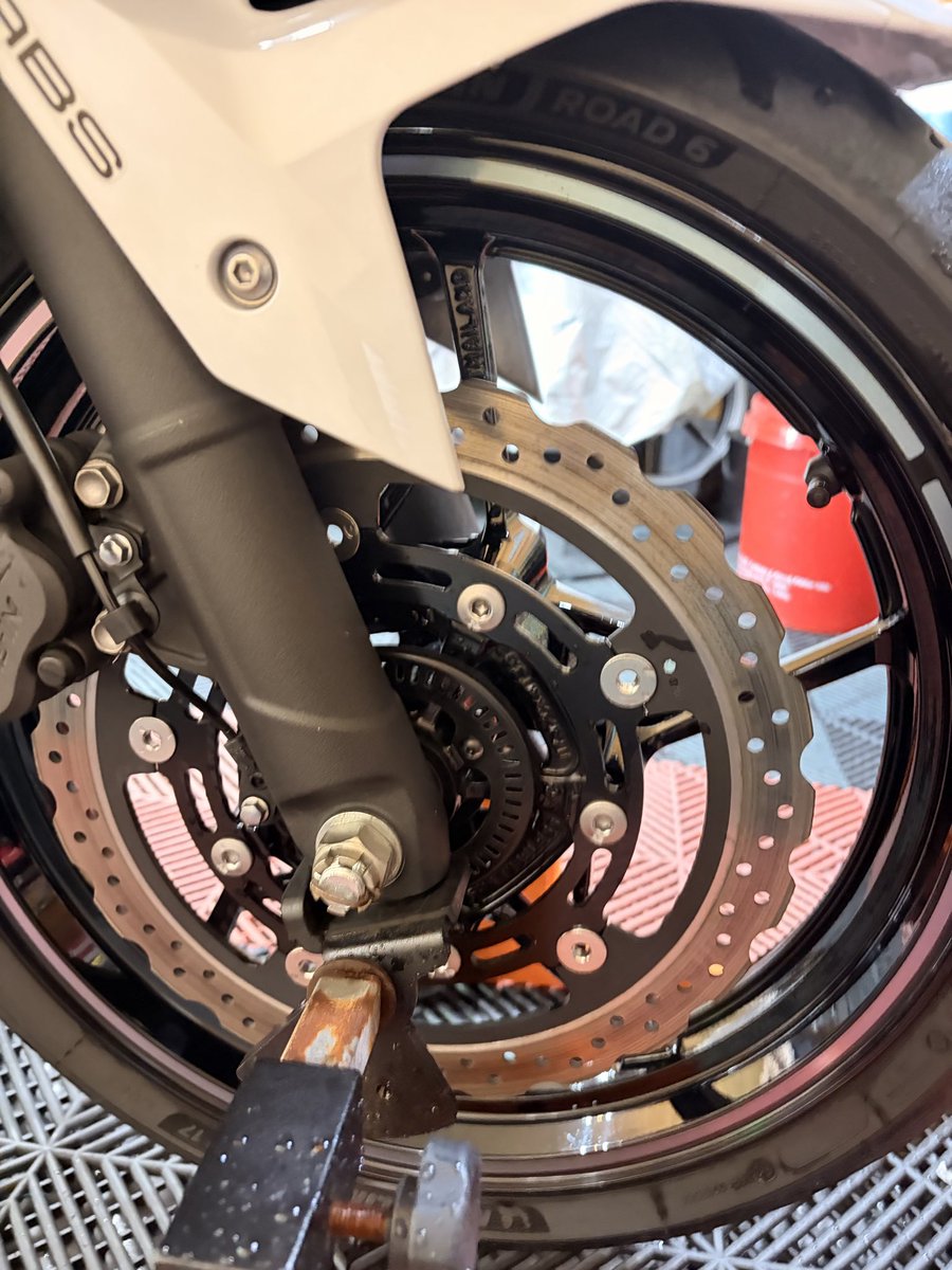 bikelean's tweet photo. Ninja400の11回目のリピーターのお客様で泡洗車させて頂きました🫧

わざわざ渋谷区からのご来店誠にありがとうございました🙇

https://t.co/S1AUuWJ6JQ
https://t.co/MwCFCmpK4F…
#bikelean #バイクリーン #洗車 #バイク洗車 #バイク洗車専門店 #バイク洗車場 #富士見市 #バイク好きと繋がりたい #バイク乗りと繋がりたい  #flhx #xl883 #z1100 #Ninja400