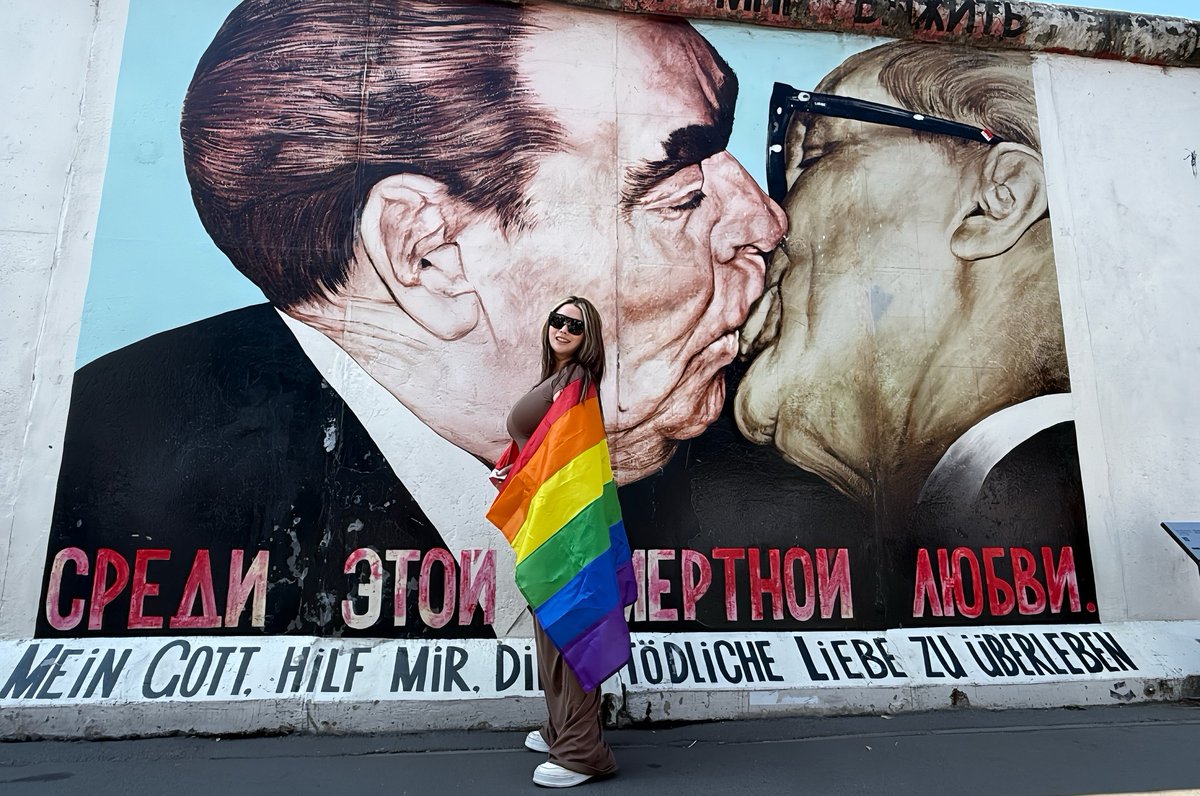 SecreTrunk's tweet photo. Love on the wall. Pride in the streets. Freedom in the heart.

Our founder, checking in from Berlin, where love refuses to be hidden.

Secretrunk stands for pleasure without definition, and love without permission.

Your Pleasure. Your Rule.

#Secretrunk #Berlin #GayBerlin #LoveIsLove #QueerLove #GayPride #LGBTQ #YourPleasureYourRule