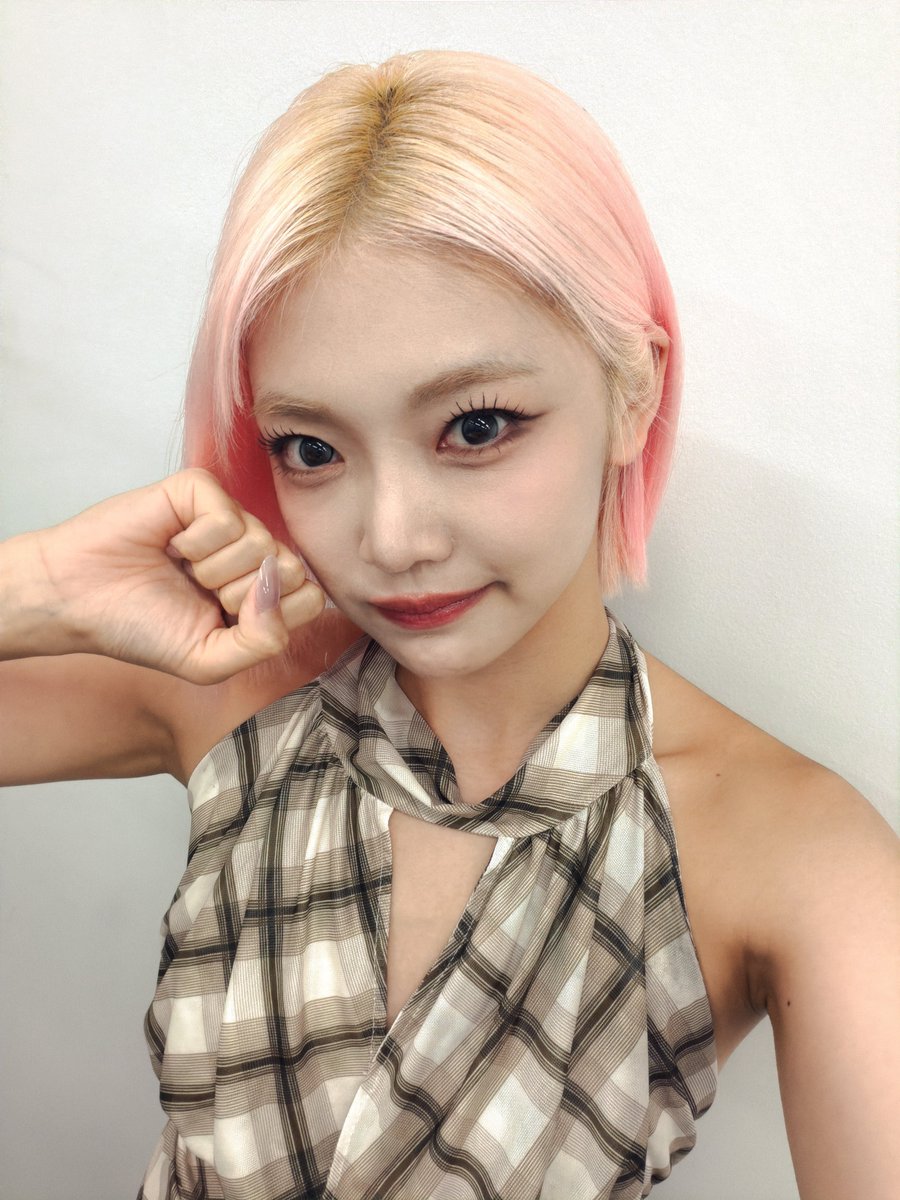 everglowinfos's tweet photo. [📷 - 17.07.26] Atualização da Onda no B.Stage

“Tchau! Vou deixar essa selfie antes de ir para cama!! Forever, te vejo amanhã!!☺️☺️”

#EVERGLOW  #에버글로우 
#RE_CODE @everglow_offcl #ONDA #온다 https://t.co/Mm7UHaj8sj