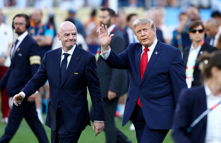 DoganPresse's tweet photo. Rodri soulève le trophée, Trump sifflé, Messi dépité : les images de la remise de la Coupe du monde à l’Espagne https://t.co/bSaDzpsqxg https://t.co/MLQWKA37ha