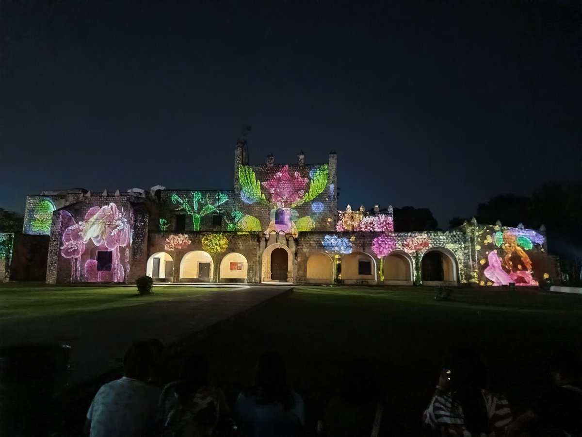joduher's tweet photo. Nos tocó ver el espectáculo de  "Noches de la Heróica Valladolid"en el Ex-Convento de san Bernardino de Siena
Saludos y excelente #domingo!!!
#Yucatan #Mexico https://t.co/c06Usuz0i8