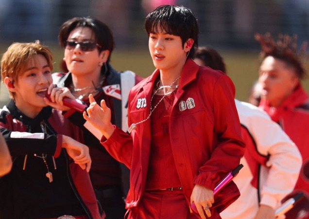 Jinnie17Rara's tweet photo. @trendsforjin Let’s go Jin 

JIN AT FIFA WORLD CUP
BTS AT WORLD CUP 2026
#BTSxWORLDCUP2026 
#BTSHALFTIMESHOW https://t.co/HVdqyoXYXN