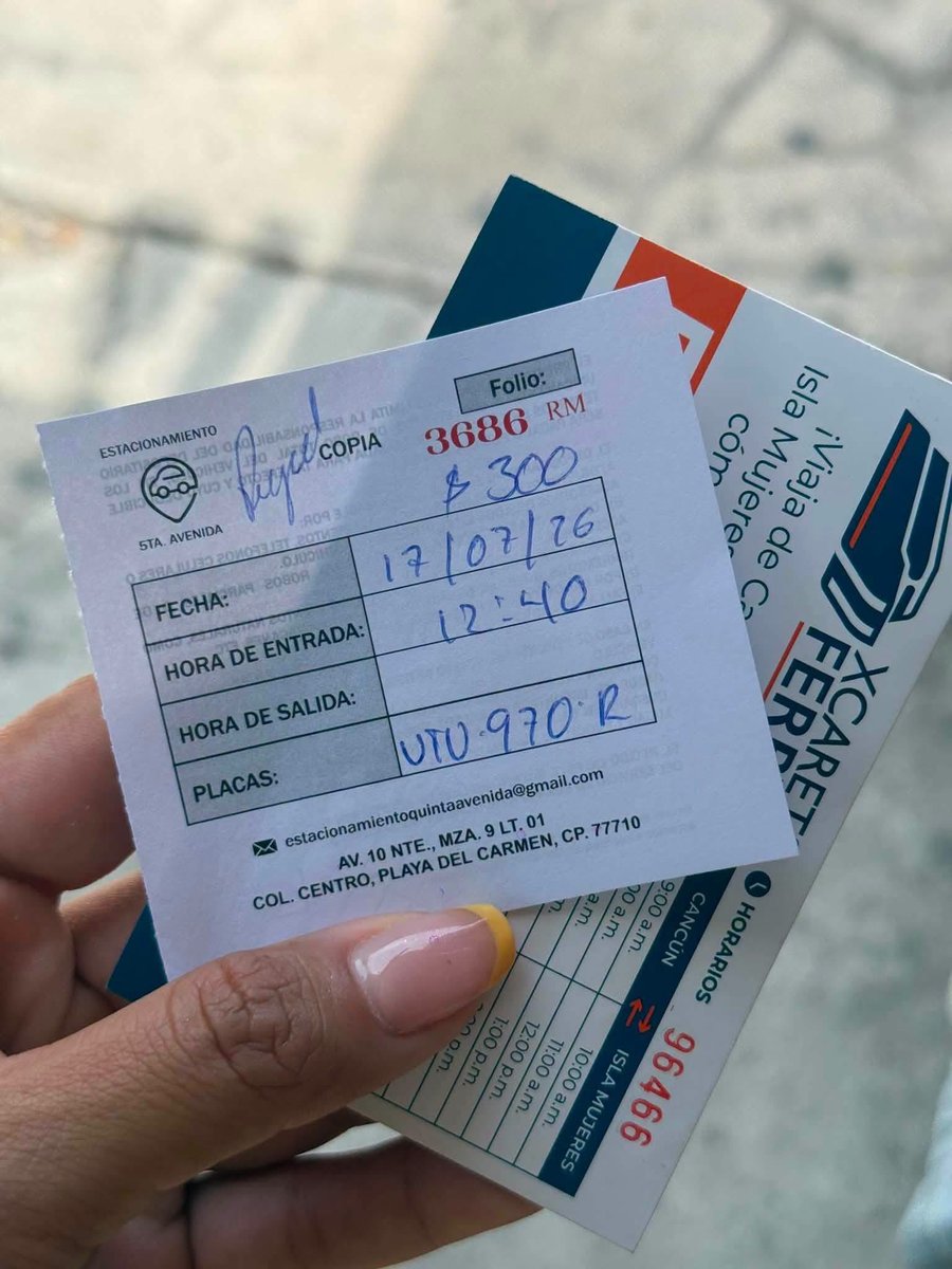 VigiaCiudadano7's tweet photo. DENUNCIA CIUDADANA:

Un trago amargo que nos deja Playa del Carmen, el día de ayer al contratar un tour para Cozumel cerca de la terminal del ferry dejamos nuestro automóvil en un estacionamiento llamado “Estacionamiento QUINTA AVENIDA” sustrajeron mi bolsa de mano y una cosmetiquera con maquillaje de dicho establecimiento. Queriéndose lavar las manos los “encargados” que no se hacían responsables. Se negaron a revisar cámaras, levantamos el reporte, desgraciadamente uno como turista no puede hacer mucho ya que una demanda y proceso legal por ROBO conlleva tiempo. Pero como recomendación NO ESTACIONEN SUS AUTOMÓVILES EN ESTE LUGAR!!!  EL “encargado” RESPONDE A NOMBRE DE ROGER.