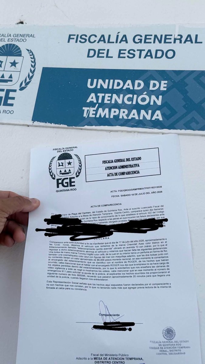 VigiaCiudadano7's tweet photo. DENUNCIA CIUDADANA:

Un trago amargo que nos deja Playa del Carmen, el día de ayer al contratar un tour para Cozumel cerca de la terminal del ferry dejamos nuestro automóvil en un estacionamiento llamado “Estacionamiento QUINTA AVENIDA” sustrajeron mi bolsa de mano y una cosmetiquera con maquillaje de dicho establecimiento. Queriéndose lavar las manos los “encargados” que no se hacían responsables. Se negaron a revisar cámaras, levantamos el reporte, desgraciadamente uno como turista no puede hacer mucho ya que una demanda y proceso legal por ROBO conlleva tiempo. Pero como recomendación NO ESTACIONEN SUS AUTOMÓVILES EN ESTE LUGAR!!!  EL “encargado” RESPONDE A NOMBRE DE ROGER.