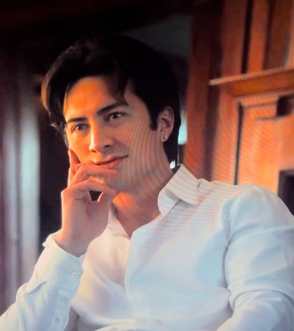 voltsemi's tweet photo. NO WAY HE HAS NO BUSINESS LOOKING THIS GOOD AS A VILLAIN. STOP I CAN’T DO THIS https://t.co/ECsj9Ye6uc