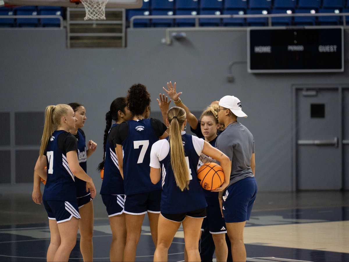 Brit_Aik3ns's tweet photo. Best part of summer workouts is watching our players embrace the process and learn how to compete together. No shortcuts. Just work. 🐺

#BattleBorn #ConnectCommitCompete https://t.co/GZtE37kws8