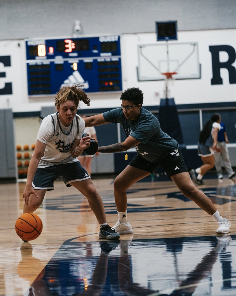 Brit_Aik3ns's tweet photo. Best part of summer workouts is watching our players embrace the process and learn how to compete together. No shortcuts. Just work. 🐺

#BattleBorn #ConnectCommitCompete https://t.co/GZtE37kws8