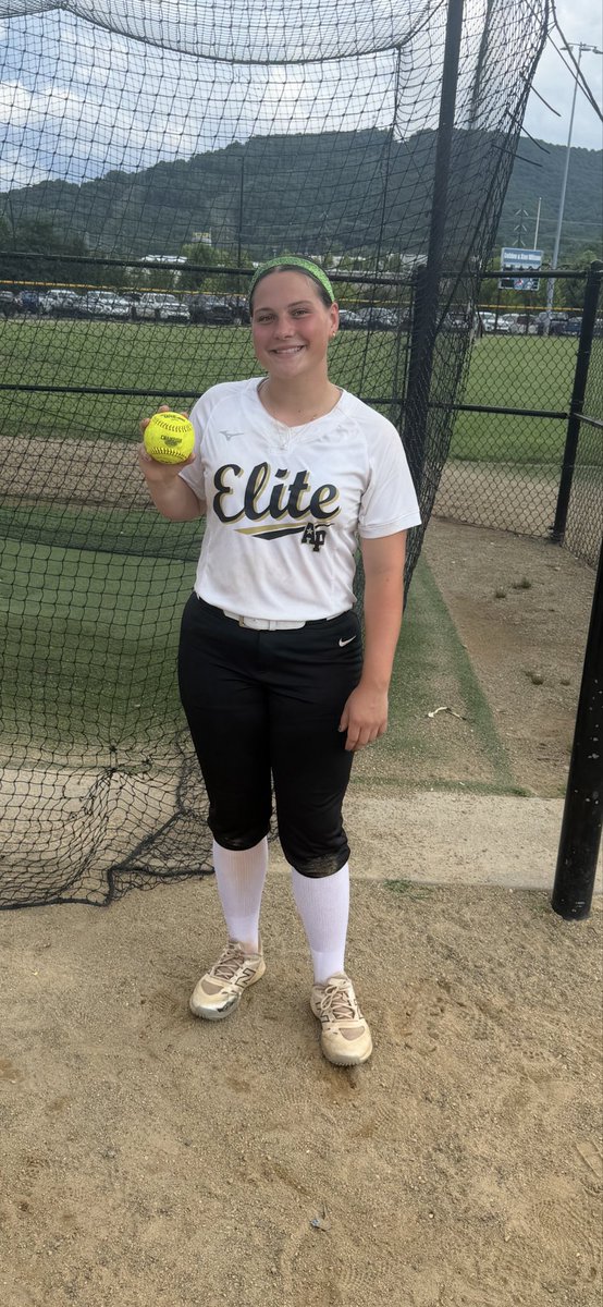 HadiMae2028's tweet photo. Had a great time picking up with @KelleyEc this weekend. Felt confident in the batters box, had one homer and batted .714 for weekend. I pitched in three games with a 2.33 ERA.
@ArmorEliteFP @ArmorEliteCSL16 @ccgasoftball @CoachMckenzie2 @mborden22 @UNGSoftball @PiedmontSB @TroyTrojansSB @NateTompkins @ElizabethH_99_ @e_newellcoach