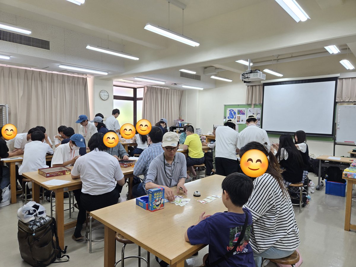 TGC48980571's tweet photo. サマーセミナー場所が変わりました！
美術室②という部屋でやっております！
正面の生徒下駄箱を入って、真正面突き当たりを左です！
16:10まで開催中です🎲
ぜひお待ちしてます🍉 https://t.co/JEIA8rNyvd