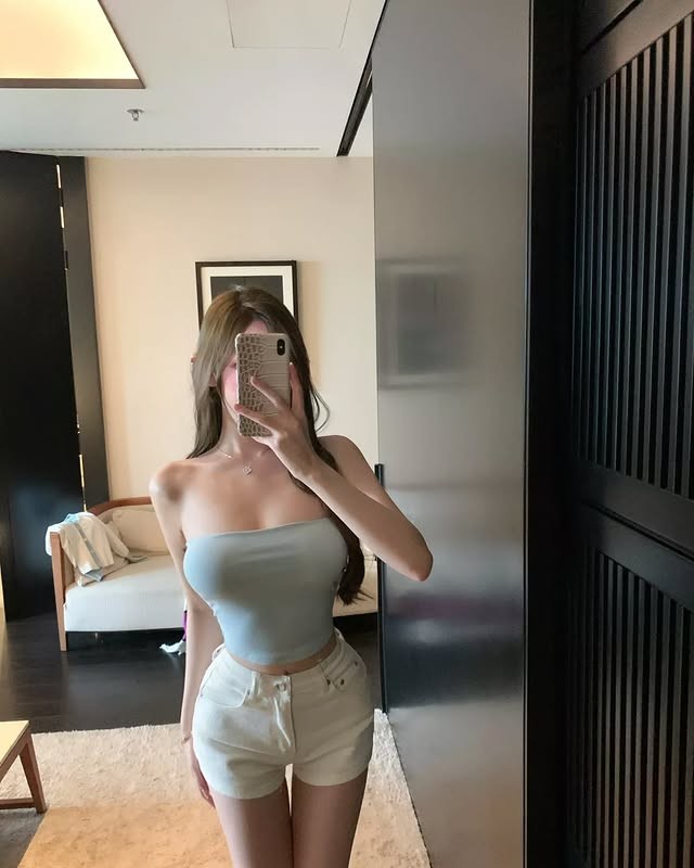 JiOne2638's tweet photo. 🦢🪲뭐해요?저랑 대화 하면서 노실래요?》<<<라인 hz2588
#음담패설  #셀카  #육덕 https://t.co/BqYCVe6DsB