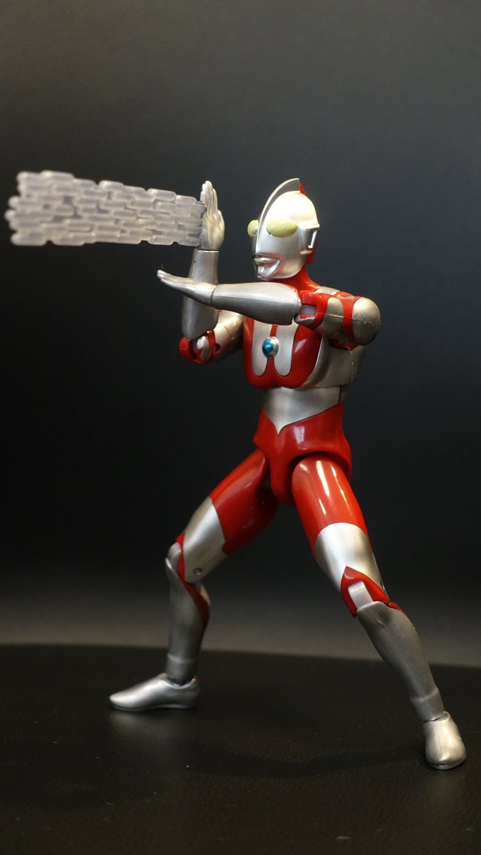 airharuke's tweet photo. フィギュアーツが欲しかったんですが予算の都合でウルトラアクションフィギュアNEOを選んでグレイの整形色や赤が足りない所を部分塗装しました。結果的には十分満足！十分カッコいい！！

#ウルトラアクションフィギュアneo https://t.co/rHiLBLfWk9