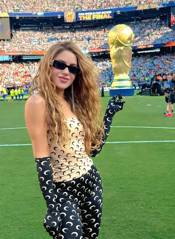 d0mesticada's tweet photo. SHAKIRA GANÓ EL MUNDIAL!!! https://t.co/34nMAdnixt