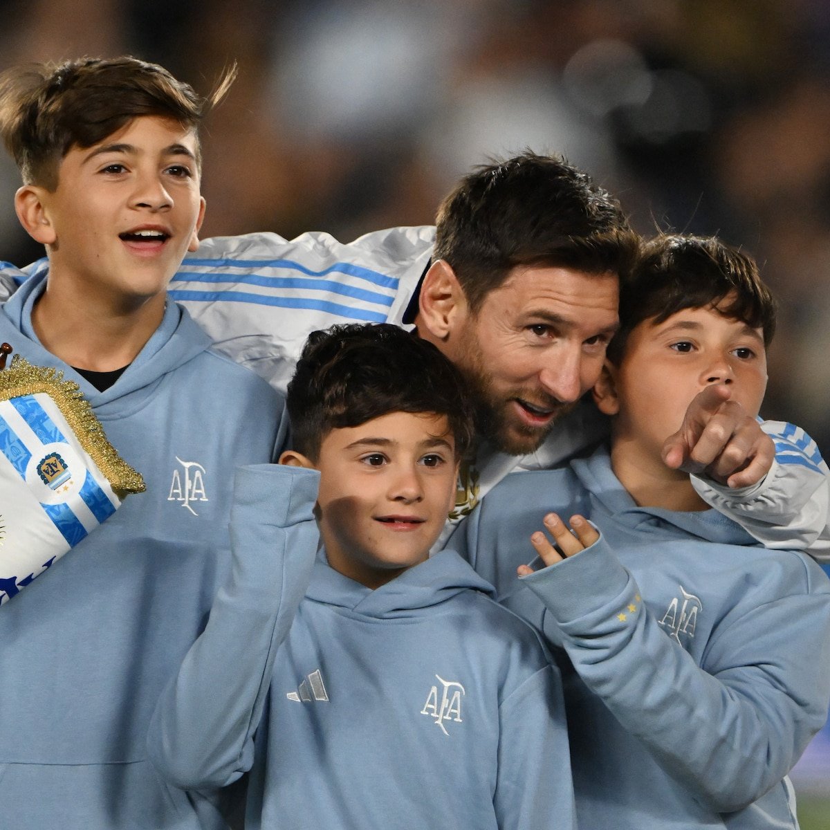 bynereaok's tweet photo. Todavía falta la era Messi junior o ustedes se piensan que Messi tuvo 3 hijos varones al pedo?   🇦🇷 Sólo hay que esperar https://t.co/dg7rQOZ8uv