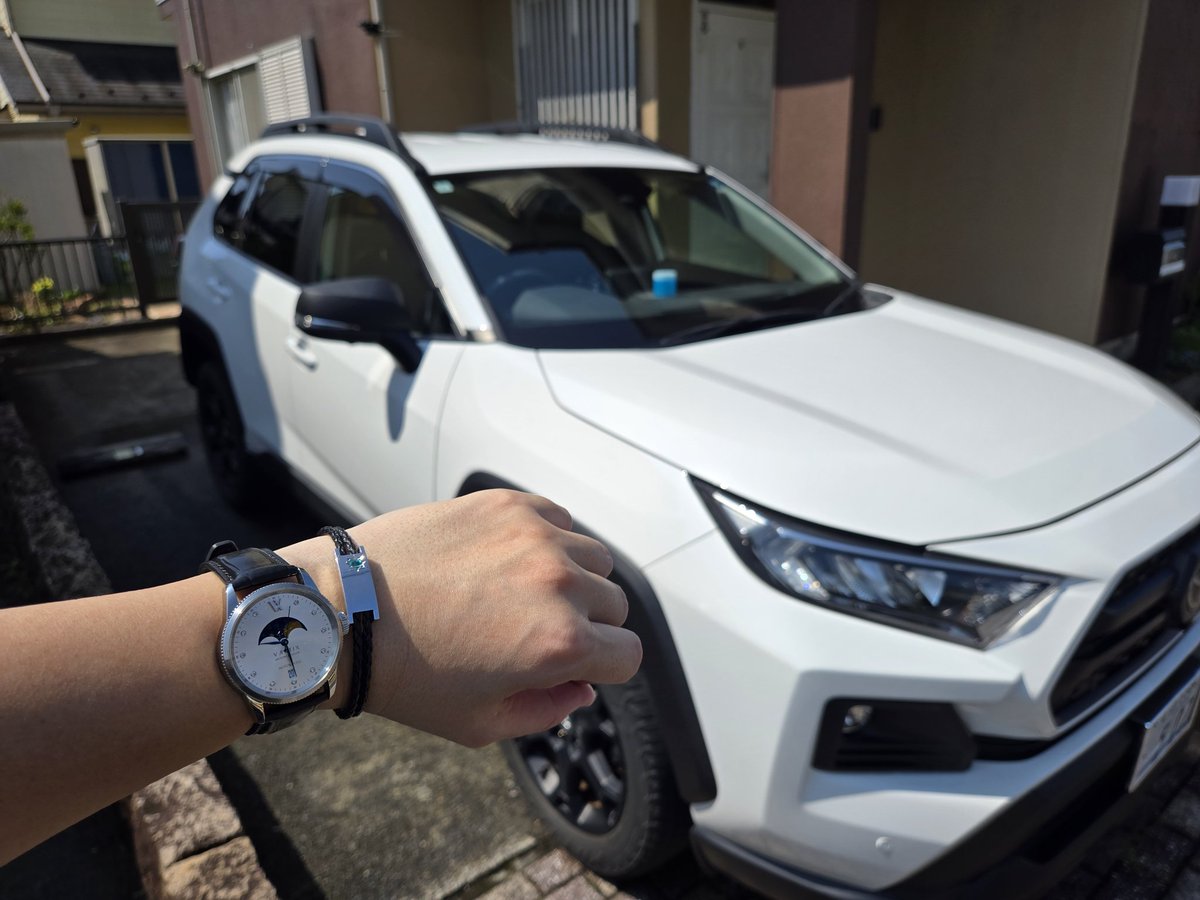 yKatxIYHJVrZUCS's tweet photo. 久しぶりに洗車したからどこ行くかな。
時計はVARTIX のスターリーナイト
ブレスレットはパライバトルマリン
#RAV4
#VARTIX
#スターリーナイト
#パライバトルマリン https://t.co/CPcDktcpq8