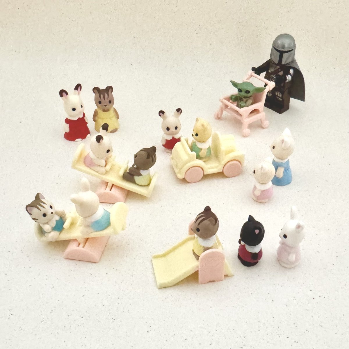 i7n7o_i7n7o's tweet photo. 公園デビュー

グーちゃんっていうんだね！いっしょにすべりだいしよ〜
ねーねーグーちゃんパパはなんでぎんいろなのー？ https://t.co/tyhESl8Ozi