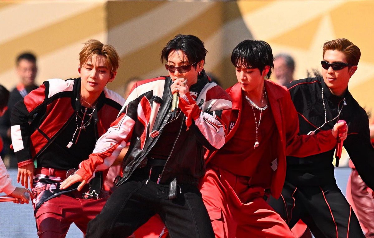 WeLoveSF's tweet photo. #BTS กับโชว์ 'Dynamite' ใน FIFA WORLD CUP 2026™ Halftime Show ร้องสด เพอร์ฟอร์มอลัง เรียกว่าศิลปินระดับโลกได้เต็มปากเลย สมมงศิลปินเอเชียกลุ่มเดียวใน Halftime Show ความภูมิใจของ #ARMY จริง ๆ 🫶🫶

BTS AT WORLD CUP 2026

| 📷 GETTY IMAGES, POP CORE

#BTSxWorldCup2026
#BTSHALFTIMESHOW
#SFcinema 👑💜