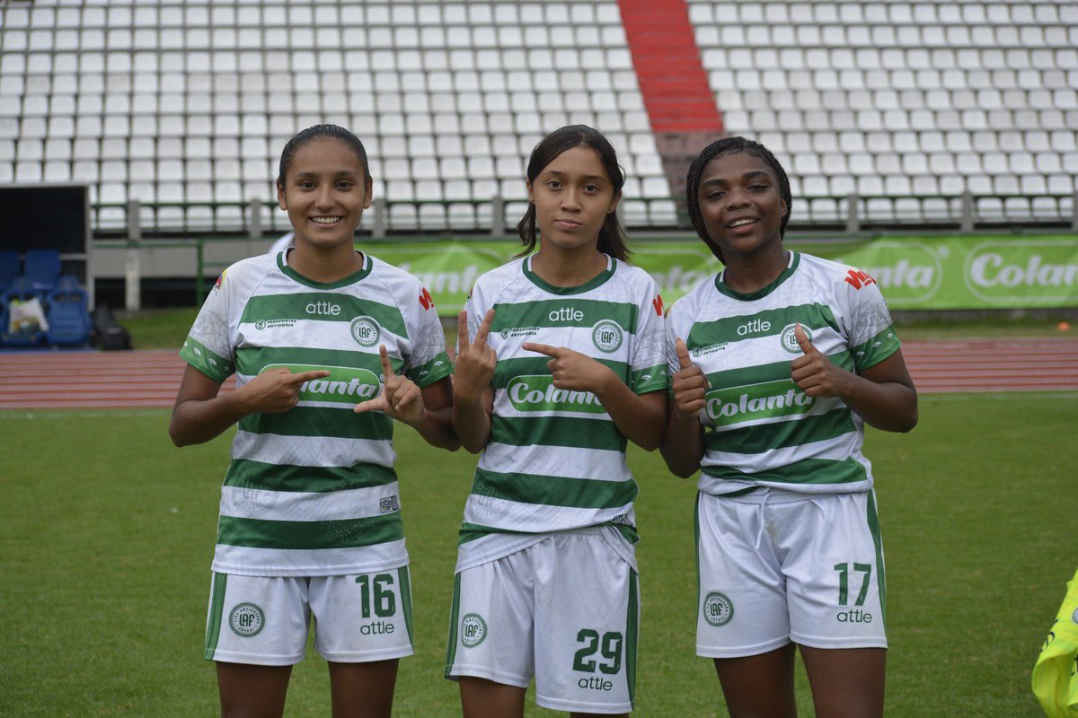 AntioquiaLAF's tweet photo. Selección Antioquia [⚽️🇳🇬]

🔥 La Selección Antioquia Sub-15 está a 80 minutos de escribir la página más gloriosa de su historia. Tras la contundente victoria frente a Valle del Cauca, las guerreras antioqueñas se preparan💪🏻 para disputar la gran final de la “Copa Win Sports”- 2026, 🏆donde enfrentarán a las anfitrionas de Caldas con la ilusión de conquistar el primer título de la categoría para el departamento.

🙌🏻 Los cielos de Manizales serán testigos de la magia, el talento y la entrega de un equipo que ha demostrado carácter y buen fútbol a lo largo del campeonato. 🤍💚 En la “Ciudad de las Puertas Abiertas”, Antioquia buscará imponer su sello y seguir engrandeciendo la historia de la Liga más ganadora del país. 🌟

“𝐋𝐨 𝐞𝐬𝐭𝐚𝐦𝐨𝐬 𝐡𝐚𝐜𝐢𝐞𝐧𝐝𝐨 𝐛𝐢𝐞𝐧” 💚