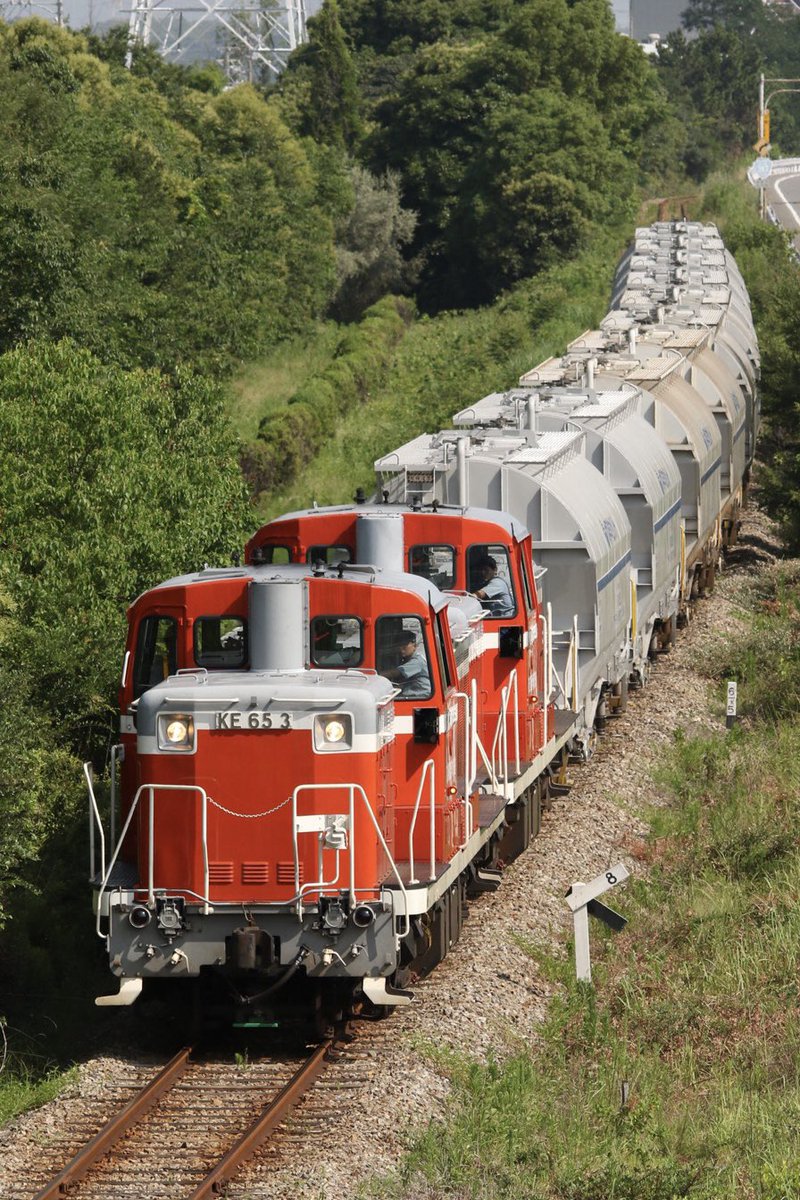 Takac912's tweet photo. 2026.7.20
火力発電所への炭酸カルシウム輸送列車
5580レ
EF510-7＋白ホキ×10B
5570レ（衣浦臨海鉄道）
KE65-3＋KE65-5＋白ホキ×10B https://t.co/HbkoN5dZ7t