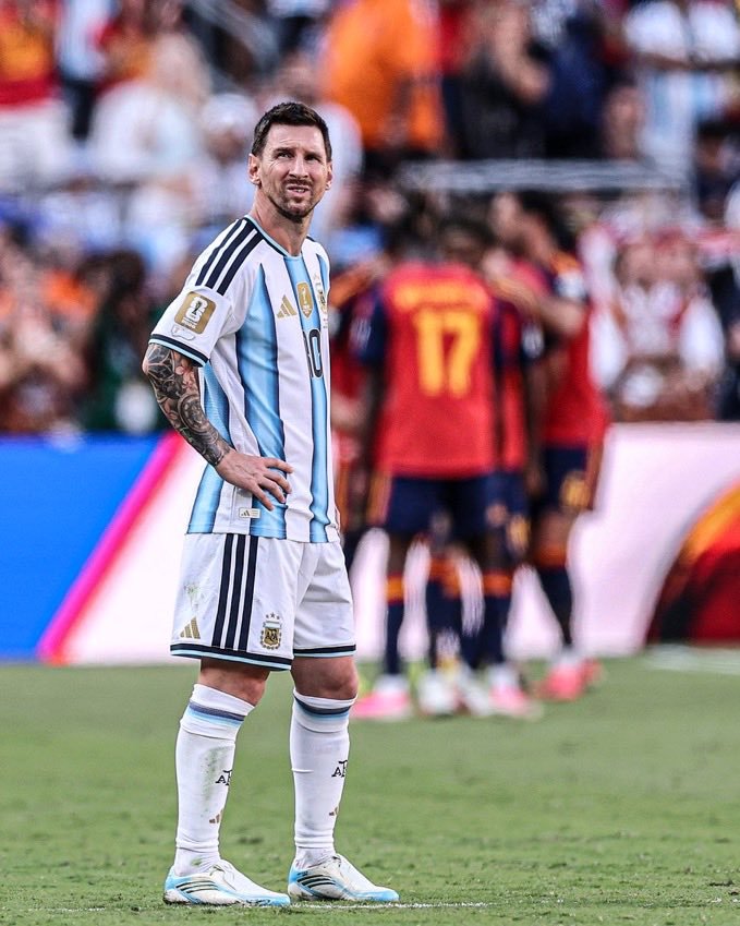 RomzyUnited's tweet photo. 🚨 Sergio Agüero erupts: "Messi has been robbed there is no player more deserving of the World Cup Golden Ball.

🗣️ Sergio Agüero 

For me, it's obvious. Lionel Messi deserves to win the World Cup Golden Ball. No player has influenced this tournament more than him. Every time Argentina needed a moment of magic, he delivered. Every attack, every important play, everything went through him.

I have huge respect for Rodri because he's had an outstanding tournament, but Messi has simply done more. He's scored, created, led from the front and inspired an entire nation once again. That's what the Golden Ball is supposed to recognize.

I don't understand how people keep saying Messi has robbed other players of awards. If anything, football has robbed Messi of individual honours he deserved over the years. This tournament is another example. No one deserves the World Cup Golden Ball more than Lionel Messi.