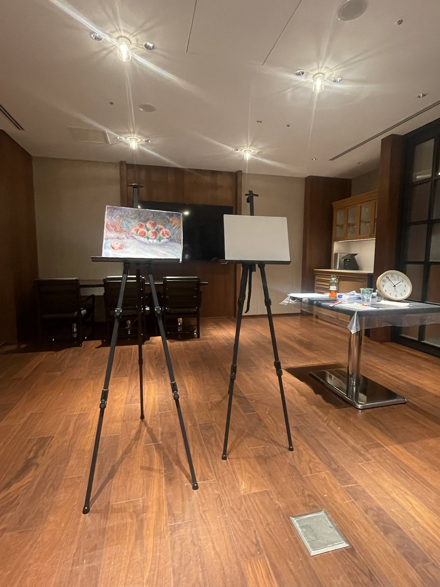 llthatmatters88's tweet photo. ハイアットセントリック銀座でワイン🍷を飲みながらの油絵教室🎨
ルノワールの模写🍑 
３時間全集中！で祝日の脳味噌は限界🎌 https://t.co/5wBpiJzEV8