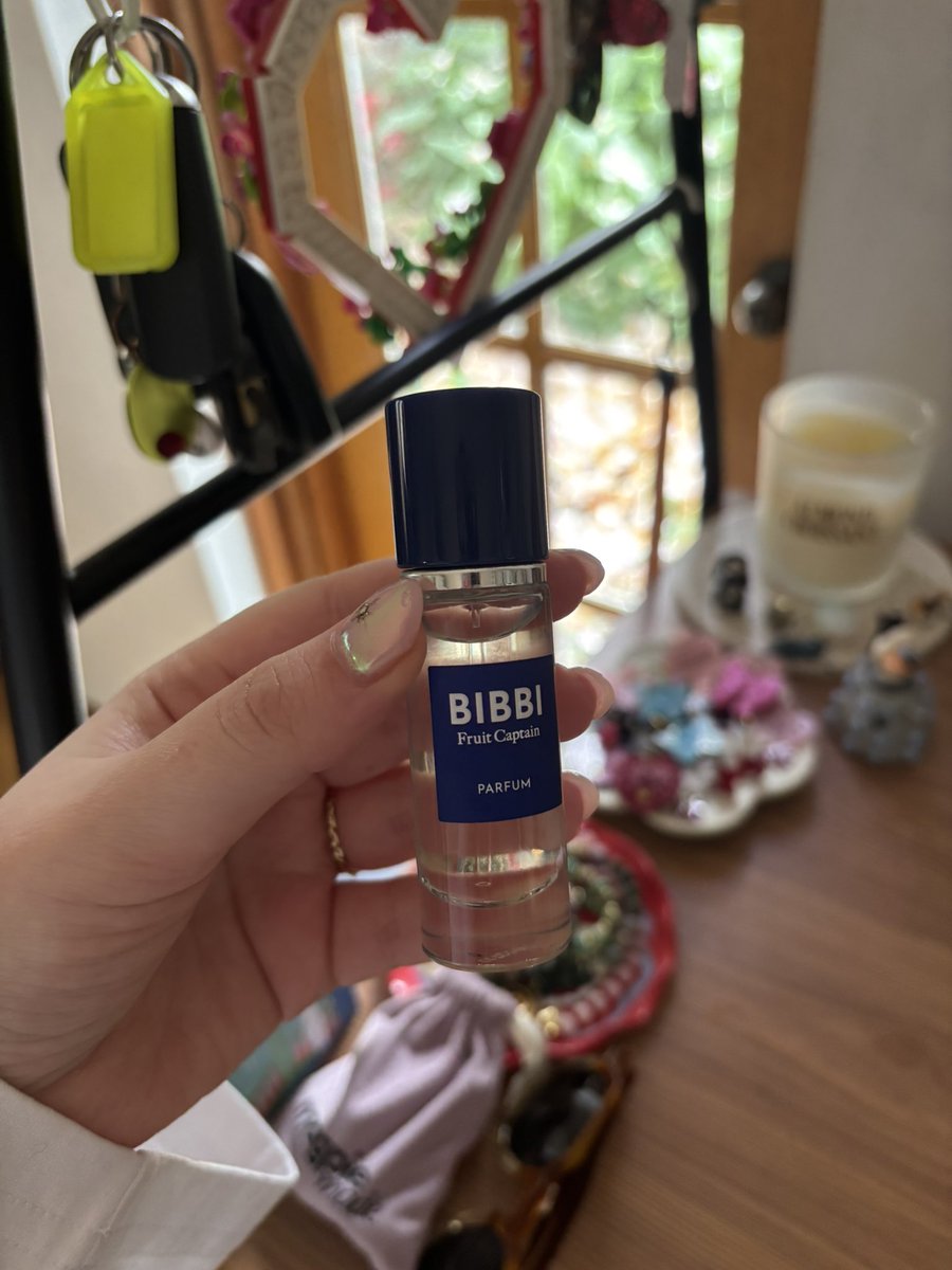 byeorpheus's tweet photo. I can’t figure out what this smells like from my childhood but i love it https://t.co/eacjUQqNoL