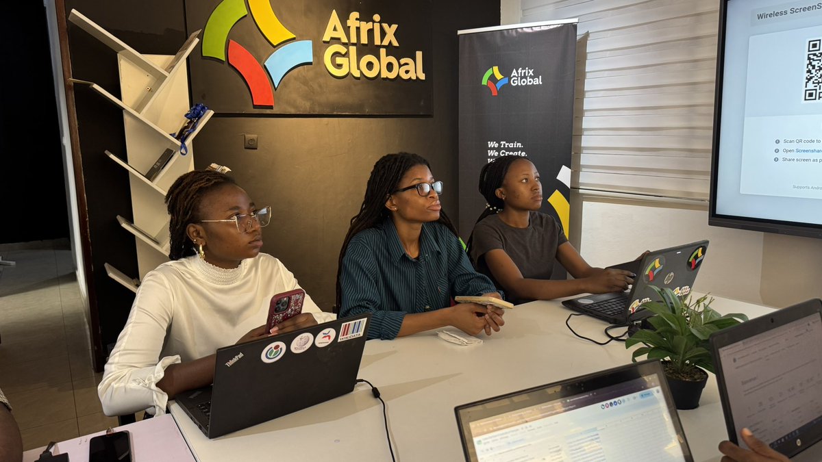 WikimediaRDC's tweet photo. Retour sur notre #Wikipermanence à #Goma !

Ce samedi 18 juillet, le #WikiClubGoma s’est réuni chez @Afrix_Global  pour traduire des articles de #Wikipedia de l’anglais vers le français et le lingala, afin de rendre la #ConnaissanceLibre plus accessible.

#WikimediaRDC #RDC https://t.co/OwEQUMluP6