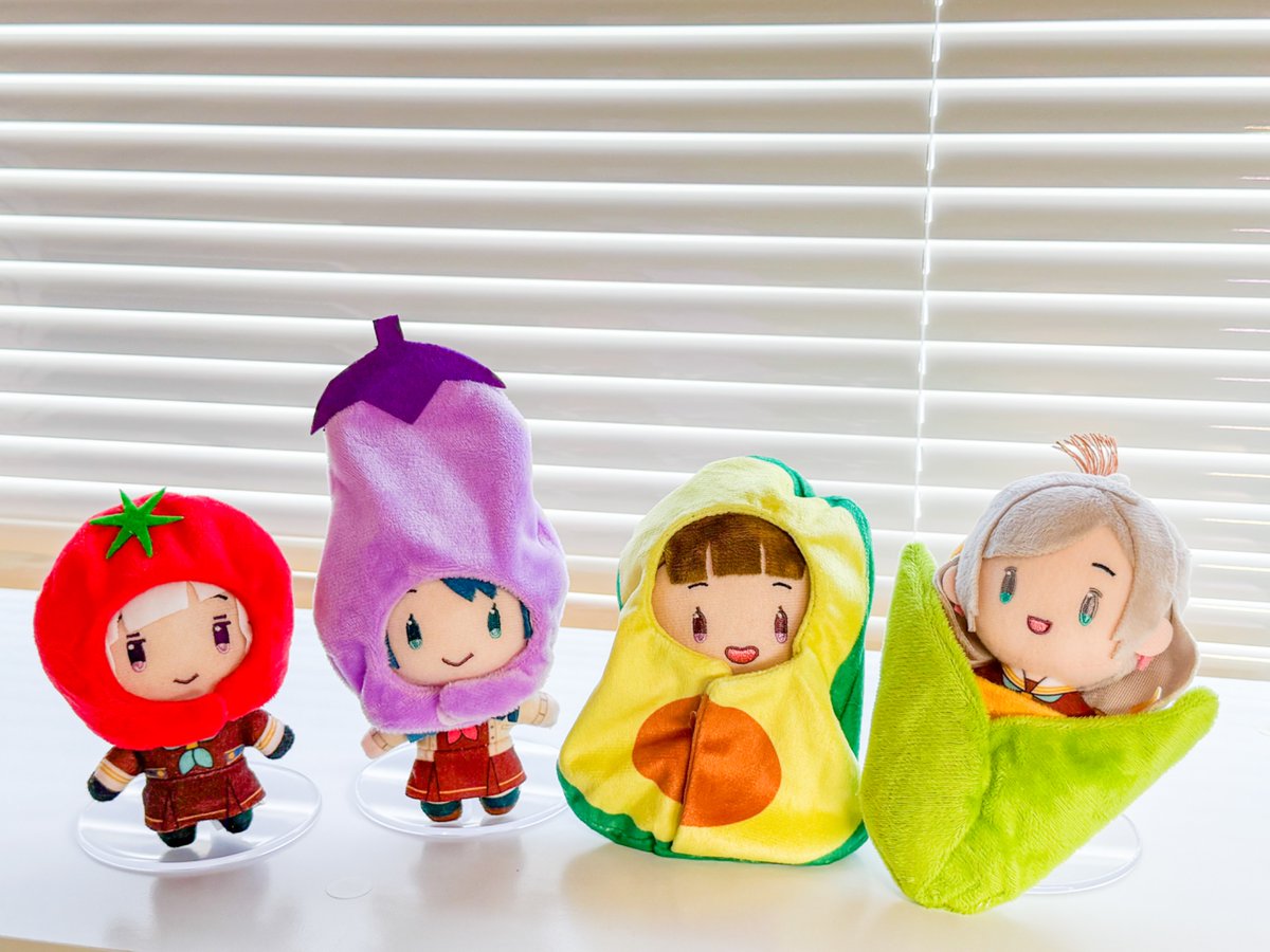 EU2115's tweet photo. わあああDOLLCHESTRA×お野菜さん！！かわいい！
サンキューマートの野菜のきぐるみとポーチとてもよいです…🍅🍆🥑🌽
（トマトだけちがう） https://t.co/MXbbe2lnFK