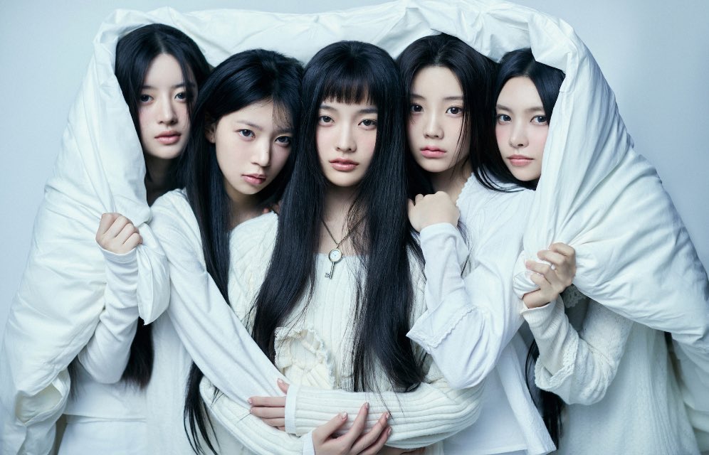 yaoillit's tweet photo. JUDE BELLINGHAM of ENGLAND will not be featured on ILLIT's highly anticipated 2nd Japanese single “I Got Your Back” on July 26th https://t.co/Vy86GSjOp1