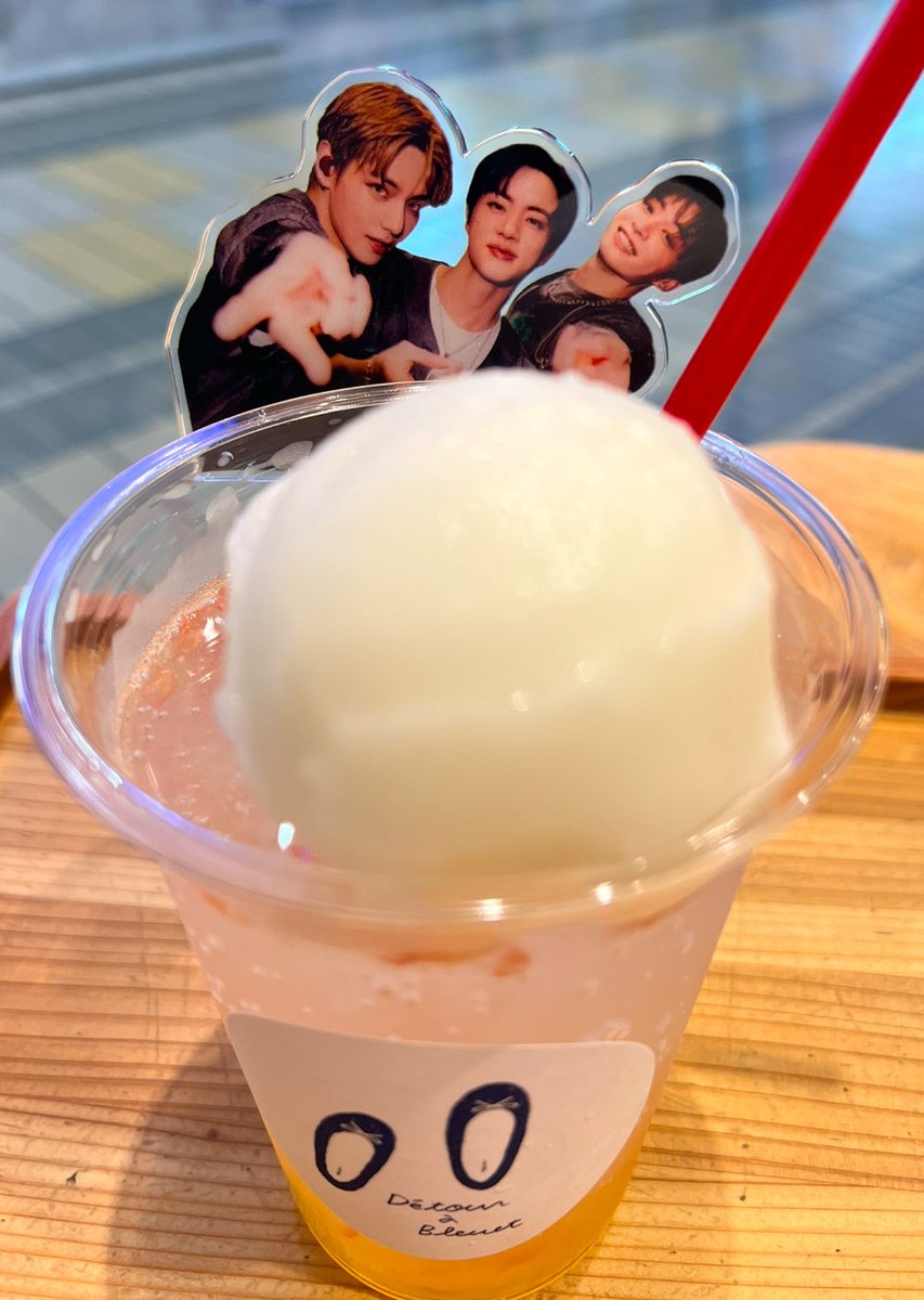 greenpinklovers's tweet photo. 真昼間に外出するってますますやばい🥵
暑すぎるし、なんだか痛すぎるー😭そして気を抜いたらすぐ倒れてしまいそう🫠
そうなる前に無理せず一休み🥤
今日はジンヴィクッパちゃんと初めてのお出かけ🩷💚💜可愛い〜💖🥰

ワールドカップ⚽️のパフォーマンスも本当に素晴らしかったなー✨💕☺️ https://t.co/RDtejSC6qt