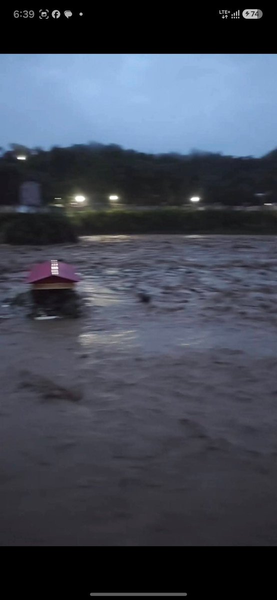 Ankitkumar932's tweet photo. The government is fighting for J&amp;K statehood at Jantar Mantar, while the BJP is assessing the flash flood situation in Poonch and Rajouri. https://t.co/Ij1eItM0v7