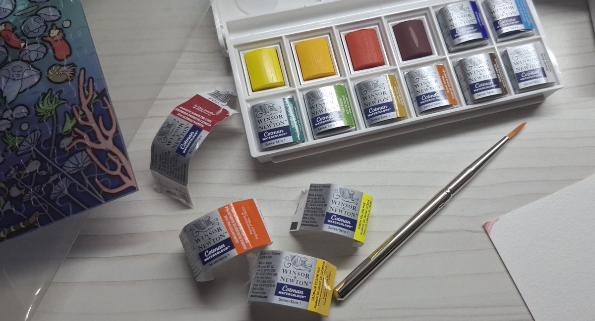 orchidottyback's tweet photo. just got my watercolor ^^ mending gambar apa ya buat postcardnya https://t.co/VQZ4L5jkF7