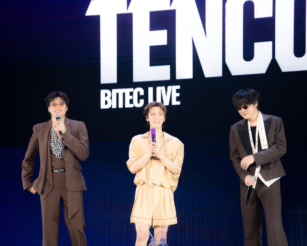 LOfficielThai's tweet photo. #FashionDecoding เตนล์ ชิตพล บนเวทีคอนเสิร์ต TEN : CORE0110 - 10th Anniversary Concert ในลุคจากคอลเลกชั่นสุภาพบุรุษฤดูร้อน 2026 ของ #SaintLaurent โดดเด่นด้วยชุดนอนผ้าไหมลายทางสีเบจและรองเท้าหนังเคลือบเงาสีดำ

#LOfficielThailand
#TEN
#TENCORE0110Concert https://t.co/vRIB4RtGtL