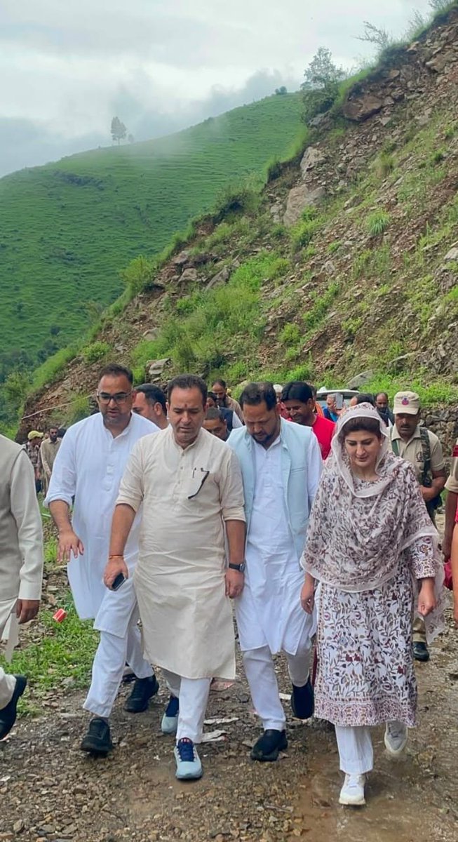 Sunil_SharmaBJP's tweet photo. Visited flood-affected areas of #Poonch, met affected families, and took stock of the situation on the ground. Directed the administration to ensure swift relief, rescue, and rehabilitation support for all affected. https://t.co/xPBlUPZebW