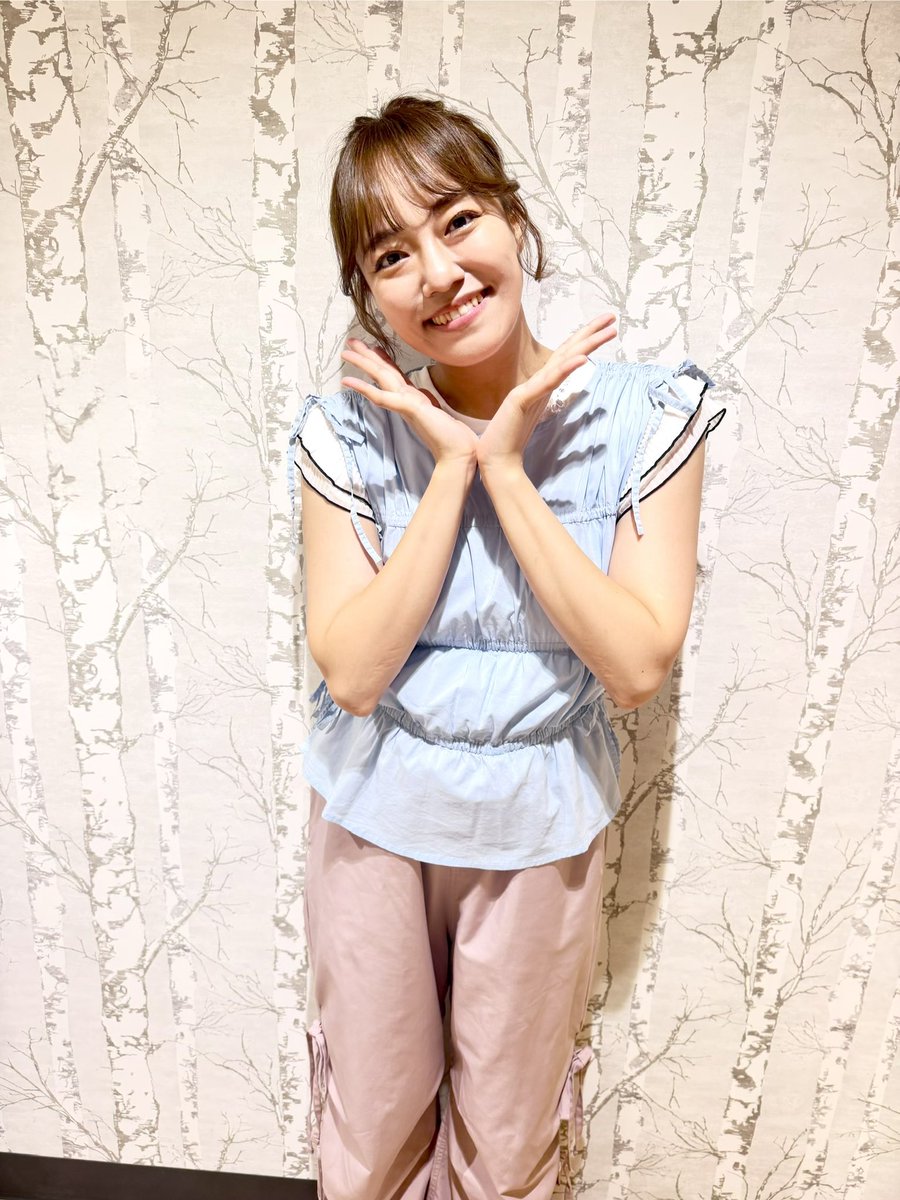 azuki_akimoto's tweet photo. 本日は7月20日(月/祝)アリオ札幌にて
#あづきお姉さん(#体操のお姉さん)が
イベントに出演しました！🌻
①11:00〜
②14:00〜

たくさんのおともだちと
いっしょに体操したり
会いに来てくれて嬉しかったです☺️

暑い中、朝早くからお越しいただき
ありがとうございました！🙇‍♀️
#秋元杏月
#アリオ札幌 https://t.co/6F30J3Bgbe