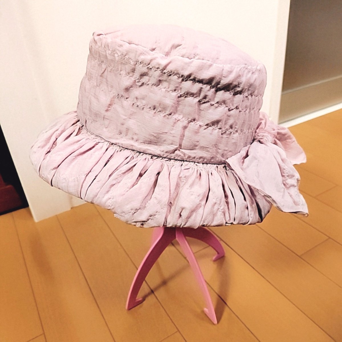 choco33122389's tweet photo. 生地がものすごーーーく扱いづらくて
３回くらい挫折した
そしていつも以上に力技で作ったので
当然雑な仕上がり、、だよね😂 https://t.co/A2ArKm8dRm