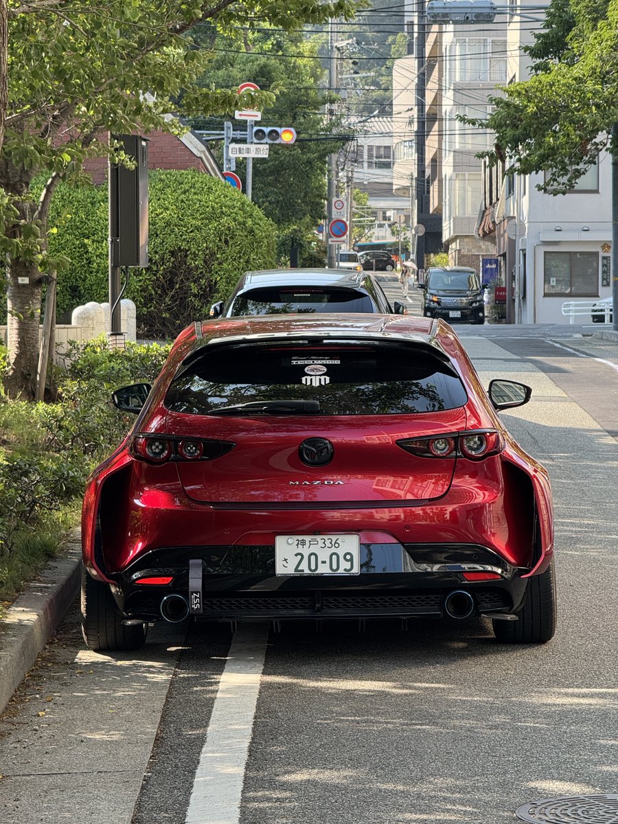 mazda3Booyan's tweet photo. MAZDA3 20S😘
やっぱり自分の車がしっくり来る！まじで来るんだな、5ヶ月も離れてたらピースがハマった気がした。足りなかったのはMAZDA3だったんだな。 https://t.co/705sFbYSy0