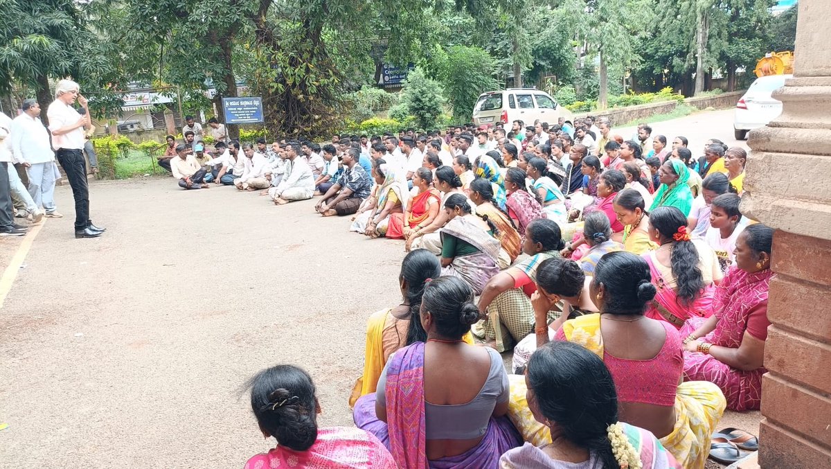 HDMetroCity's tweet photo. The HDMC Sanitation Workers Association has urged the Government to reconsider the proposed HDMC bifurcation, strengthening the voice for a united Hubballi–Dharwad.

Now is the time for other organizations and citizens to support this cause.

#NoBifurcationOfHDMC #SaveHDMC https://t.co/WPFGGMTmb3