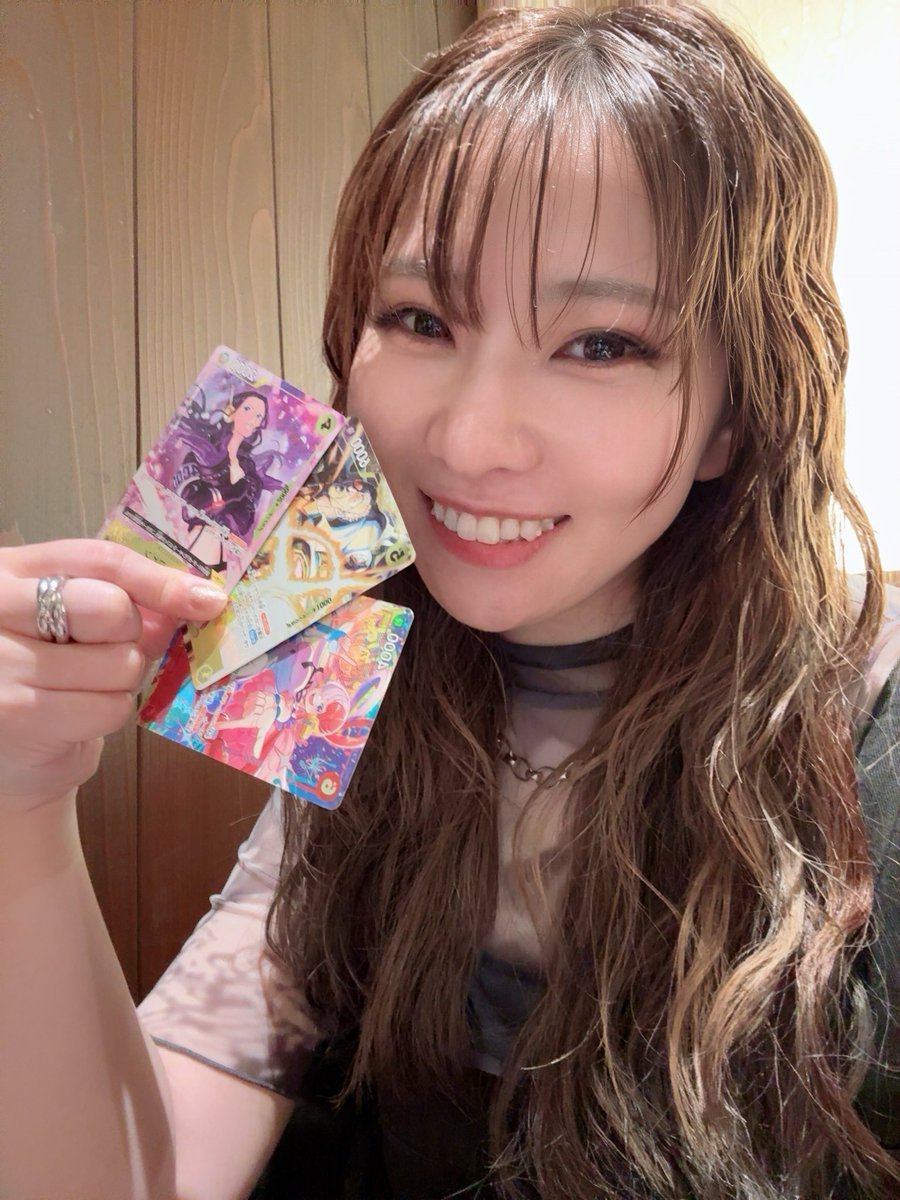 zaxic_r's tweet photo. ワンピースカード東京エリア大会、マッチングバトル出てきたーっ。
赤緑ルフィ連れていって、⭕️2-3❌だったーっ😭😭😭ぐぬぬごごごご

赤緑ルフィで黒黄ティーチに勝つ方法ないですか😭ないですね😭😭ｴｰﾝ

プロモは待望のロビン❣️ボルサ❣️ウタ❣️めちゃくちゃ使うカードなので嬉しい〜🫶耐え🫶 https://t.co/uoIy9hjJQV