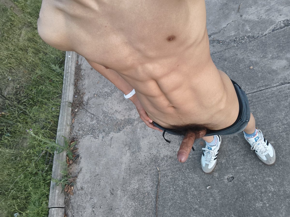 健身男蟑螂 tweet media